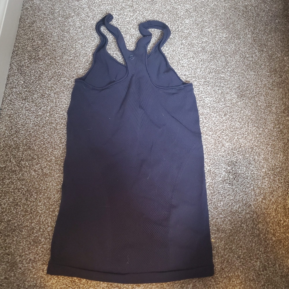 Lululemon workout shirt